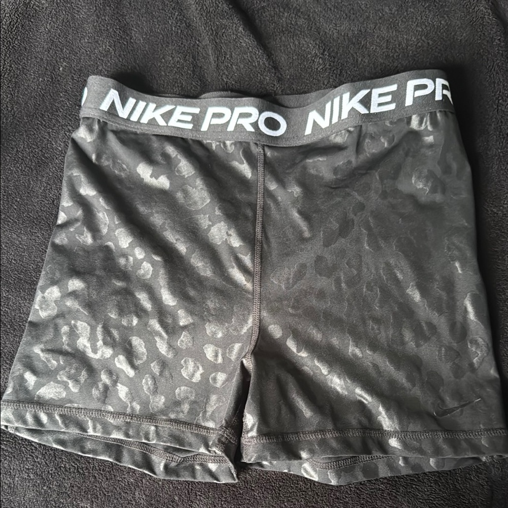 Nike Pro Women's Gray Patterned Shorts